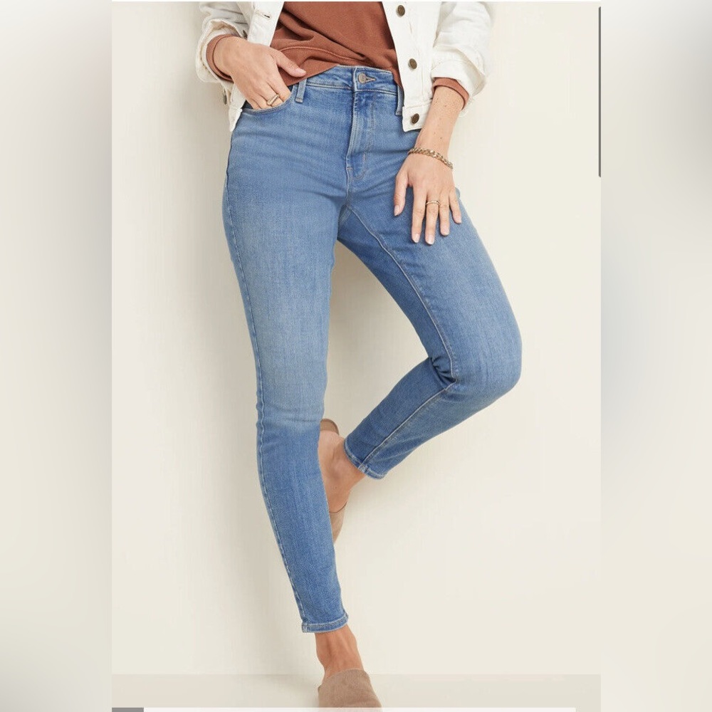 Old Navy Extra High Rise Rockstar Super Skinny Jeans